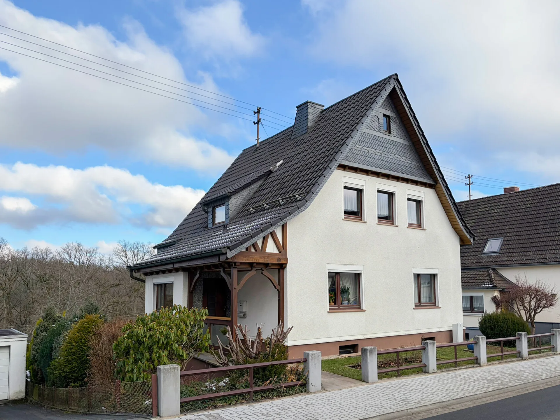 **PREISREDUZIERUNG**
Gemütliches Einfamilienhaus mit toller Weitsicht über das Siegtal in beliebter Wohnlage!