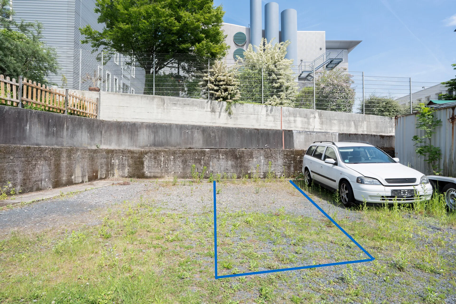 Großer Stellplatz in der Innenstadt zu vermieten – ideal für Wohnmobile oder Wohnwägen