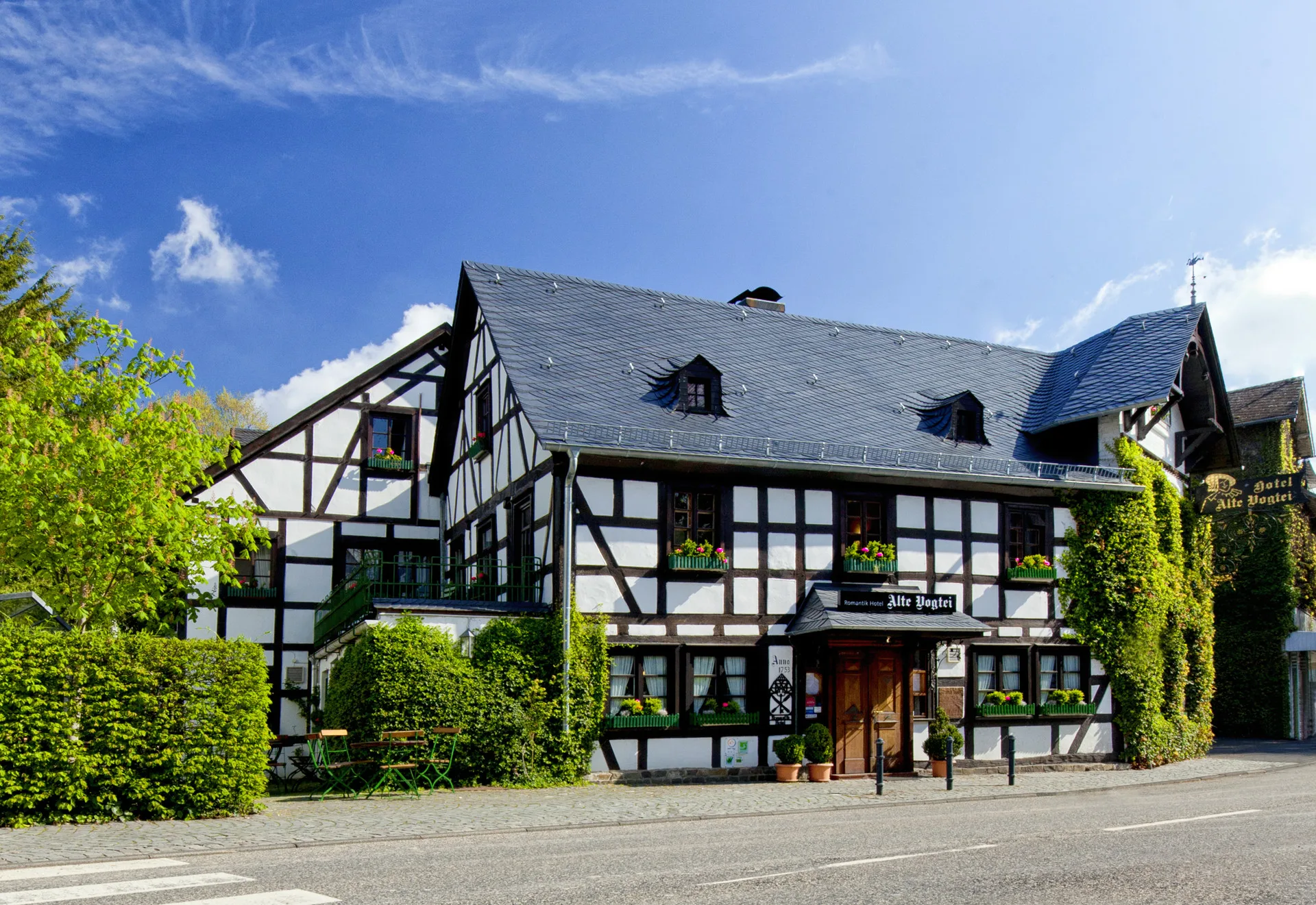 Historisches & geschichtsträchtiges Hotel- & Restaurant
im Herzen von Hamm (Sieg) - Romantikhotel "Alte Vogtei"