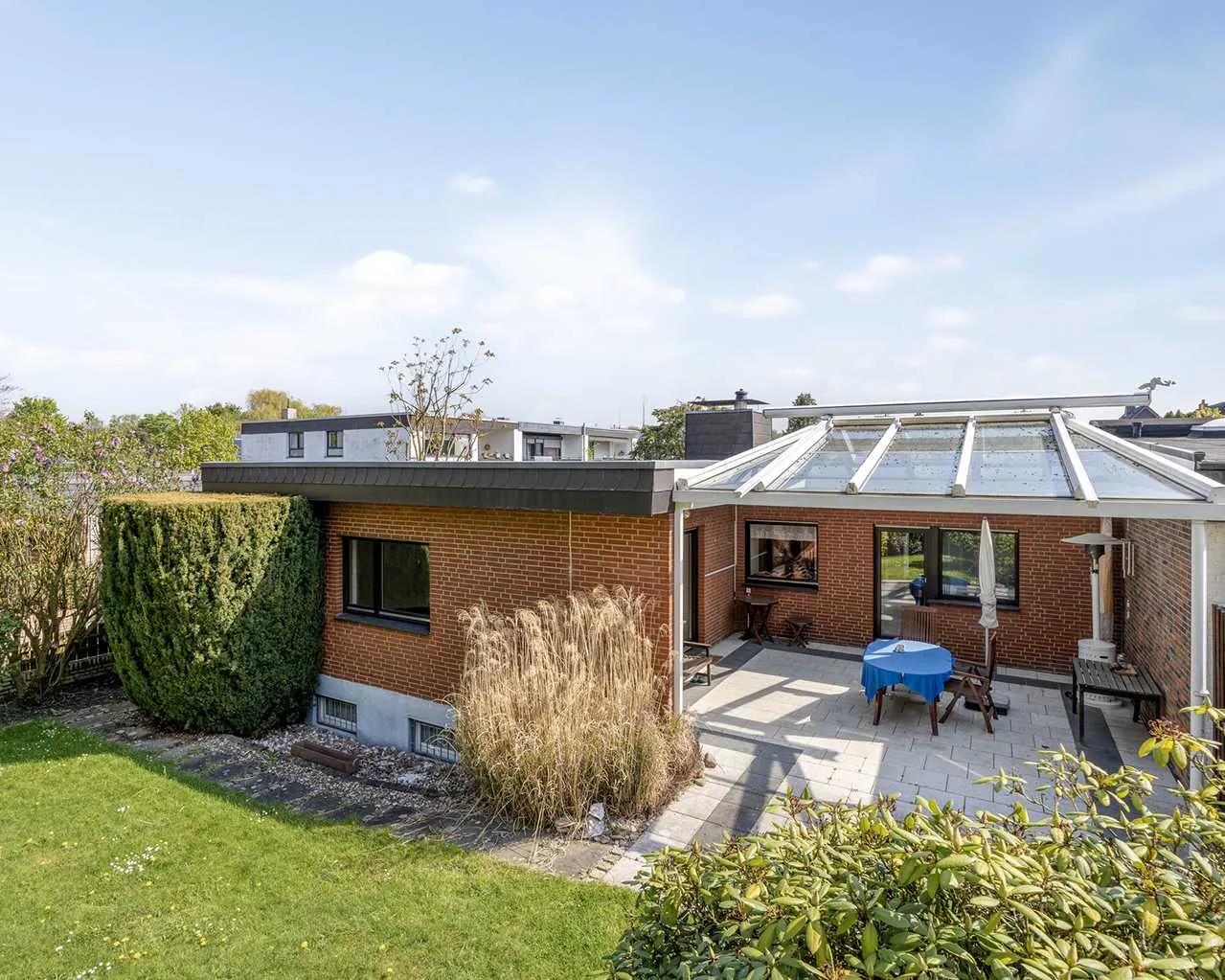 Großzügiger Bungalow mit sonnigem Garten im Ratinger Grachtenviertel
