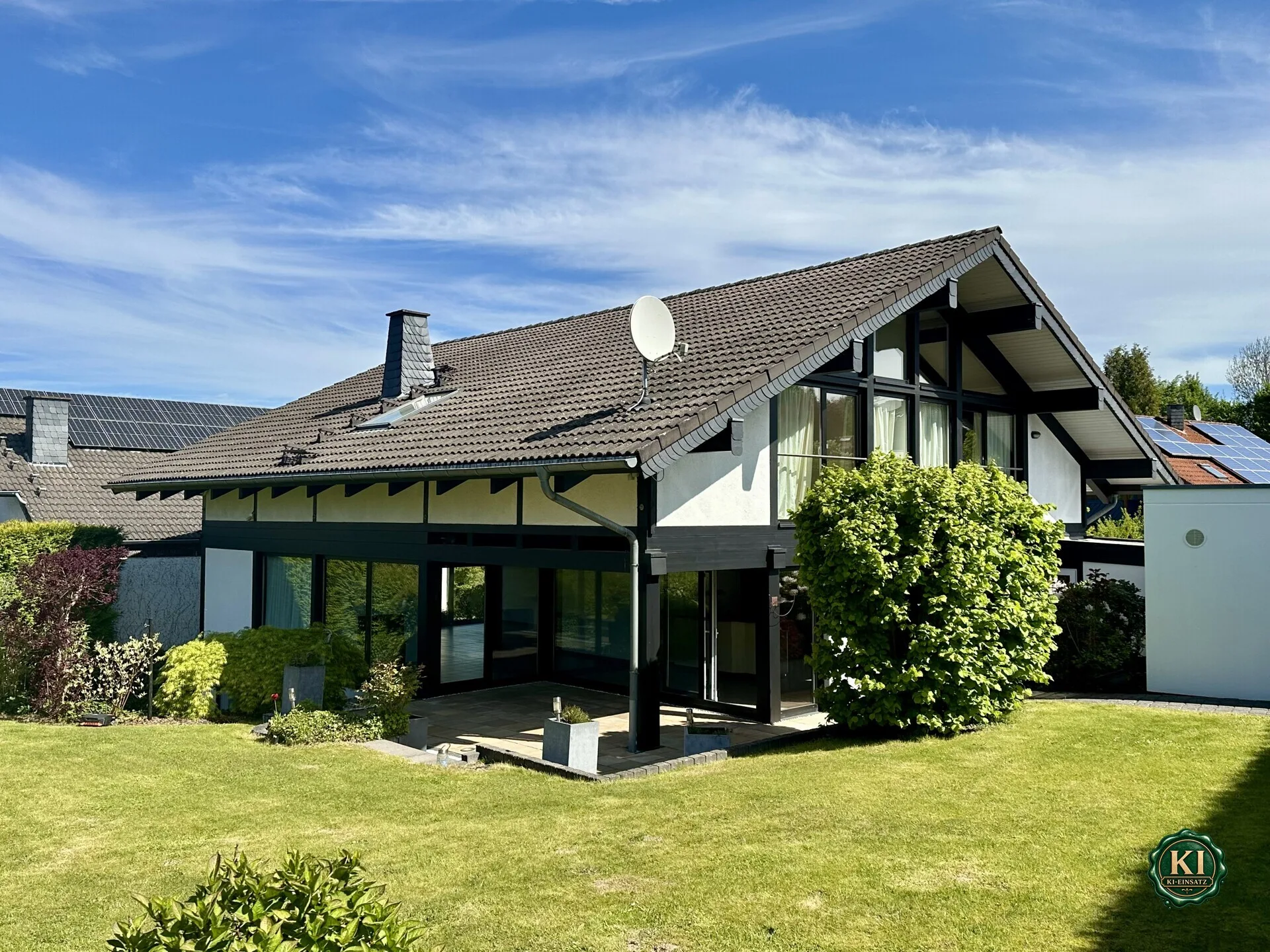 Lichtdurchflutetes modernes Einfamilienhaus mit Einliegerwohnung!