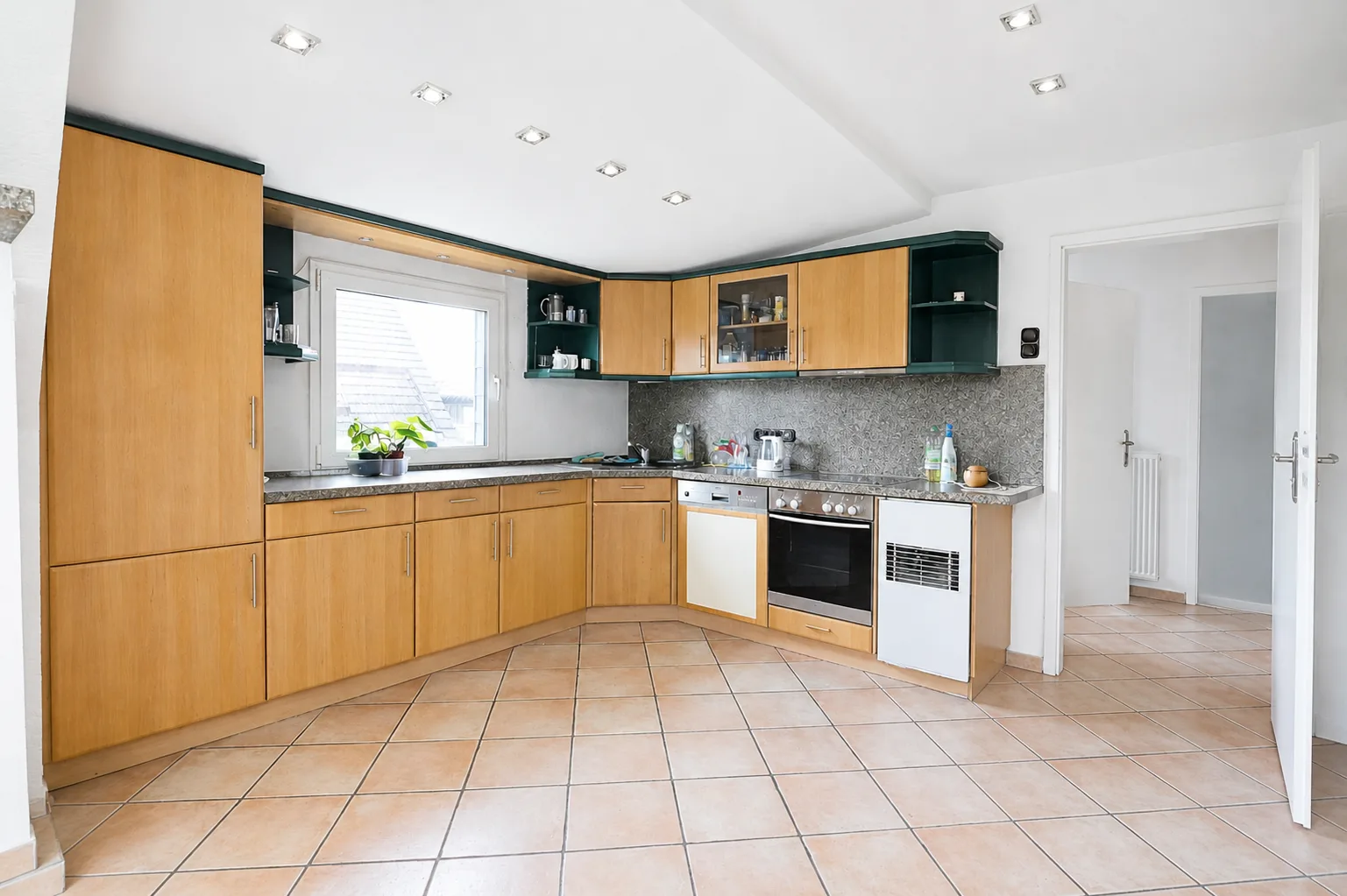 Helle ca. 80 m² große 2-Zimmer-Maisonettewohnung mit Spitzboden, Einbauküche und Tageslichtbad - Foto 1