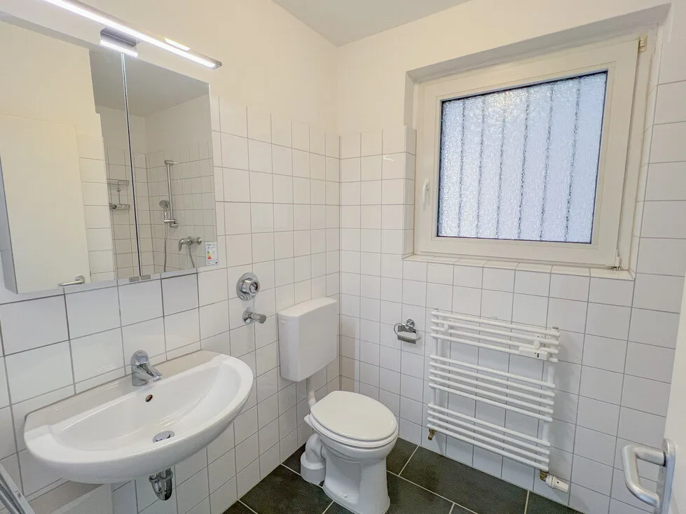 Schönes ca. 34 m² großes 1-Zimmer-Appartment mit großem Wohnraum und Tageslichtbad - Foto 3