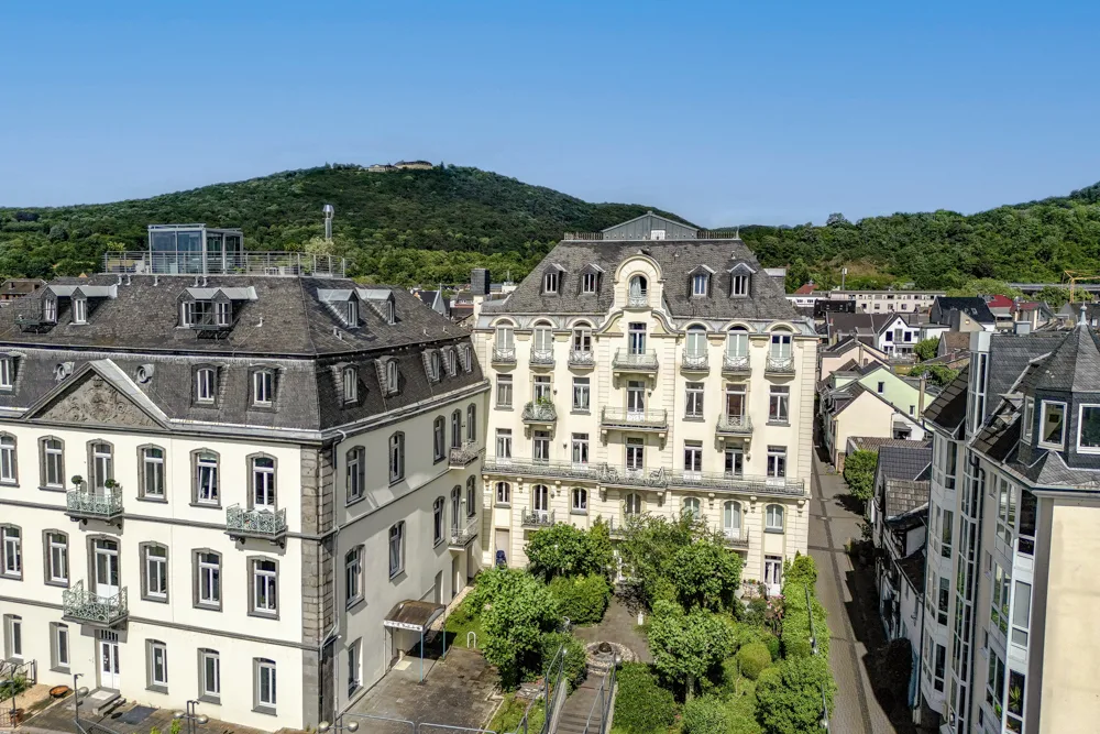 Top Eigentumswohnung mit Rheinblick, 2 Balkonen und Tiefgaragenstellplatz!