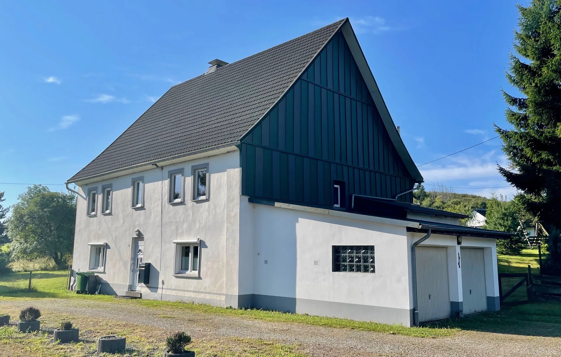 Renoviertes, geräumiges Bauernhaus mit großem Grundstück!