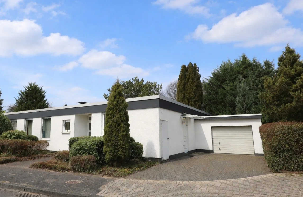 Freist. Bungalow - ca. 266 m² Wohn-/Nutzfläche - 689 m² Grundstück - Sackgasse