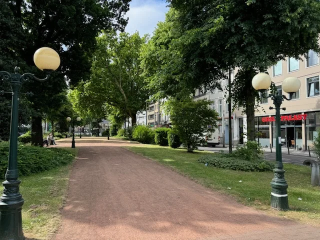 Mitten im Zentrum - Modernisiertes Wohn-/Geschäftshaus in Krefeld