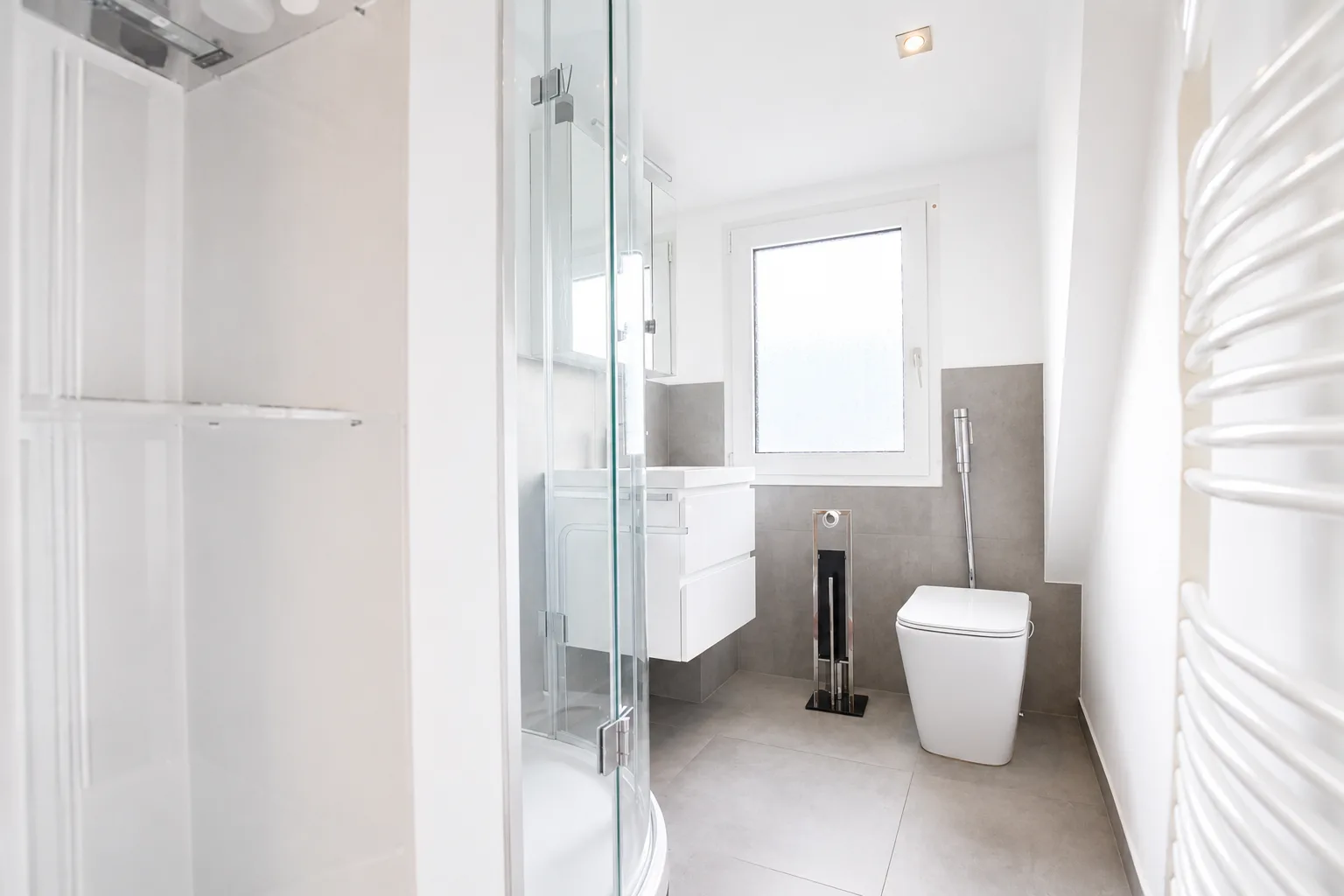 Helle ca. 80 m² große 2-Zimmer-Maisonettewohnung mit Spitzboden, Einbauküche und Tageslichtbad - Foto 2