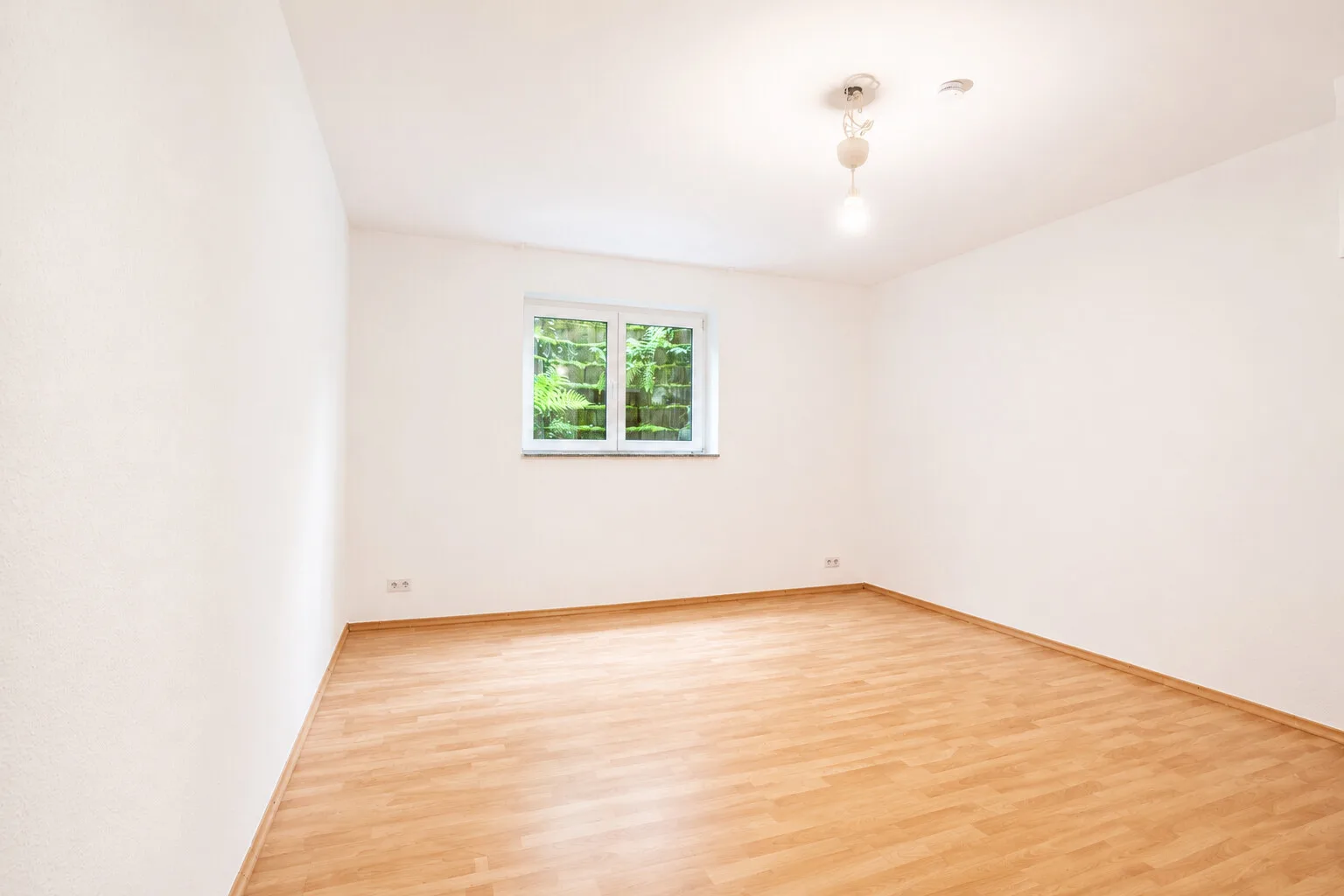 Schön geschnittene 2-Zimmer Souterrain-Wohnung in ruhiger Wohngegend! - Photo 4