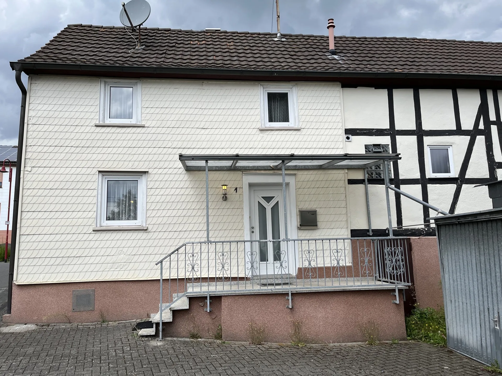Solides Einfamilienhaus mit Gestaltungsspielraum in ruhiger Ortsrandlage!