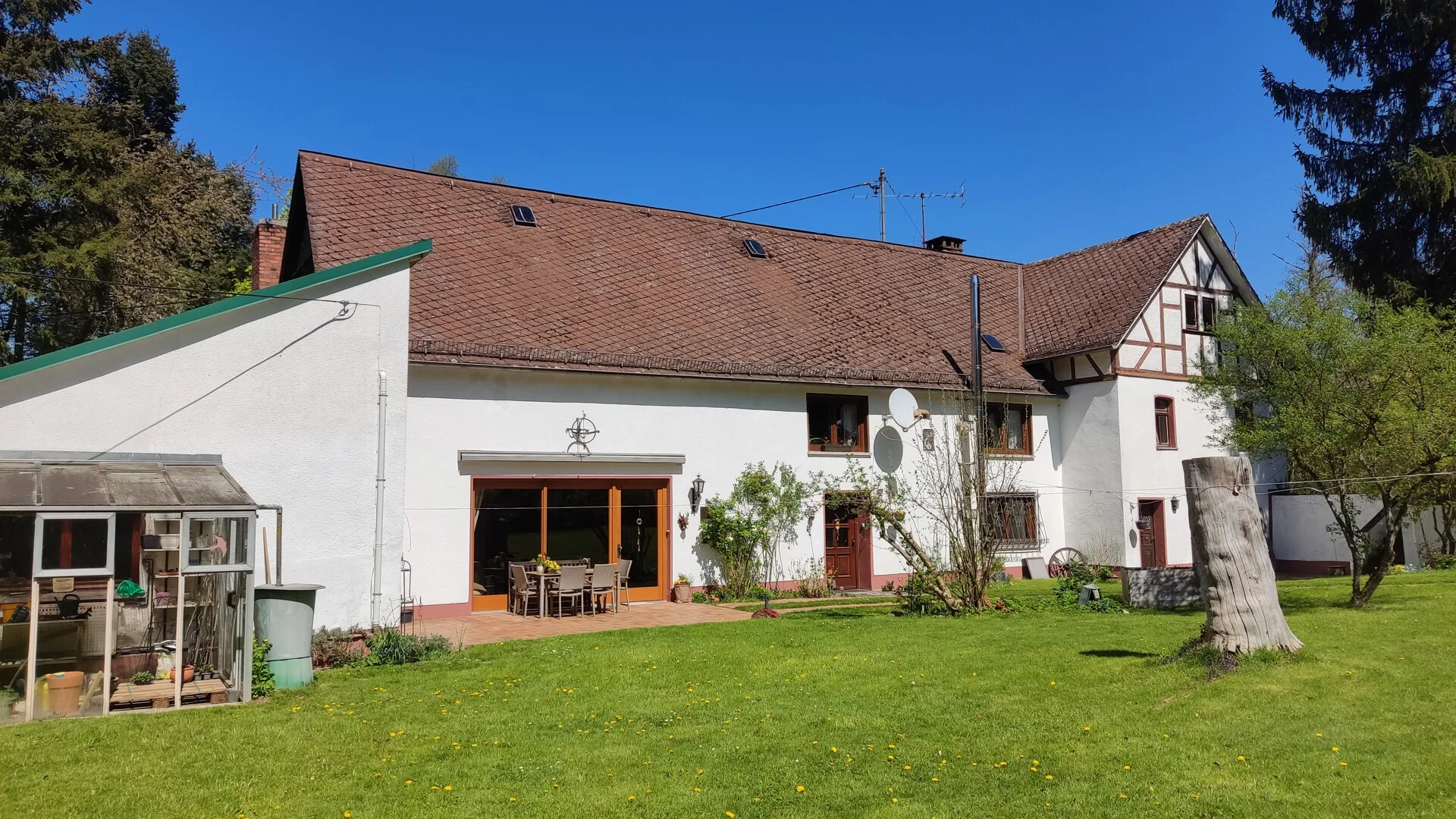 - Zollesmühle Helferskirchen - 
Historisches Mühlenanwesen auf 8.756 m² in einzigartiger Westerwaldlage!