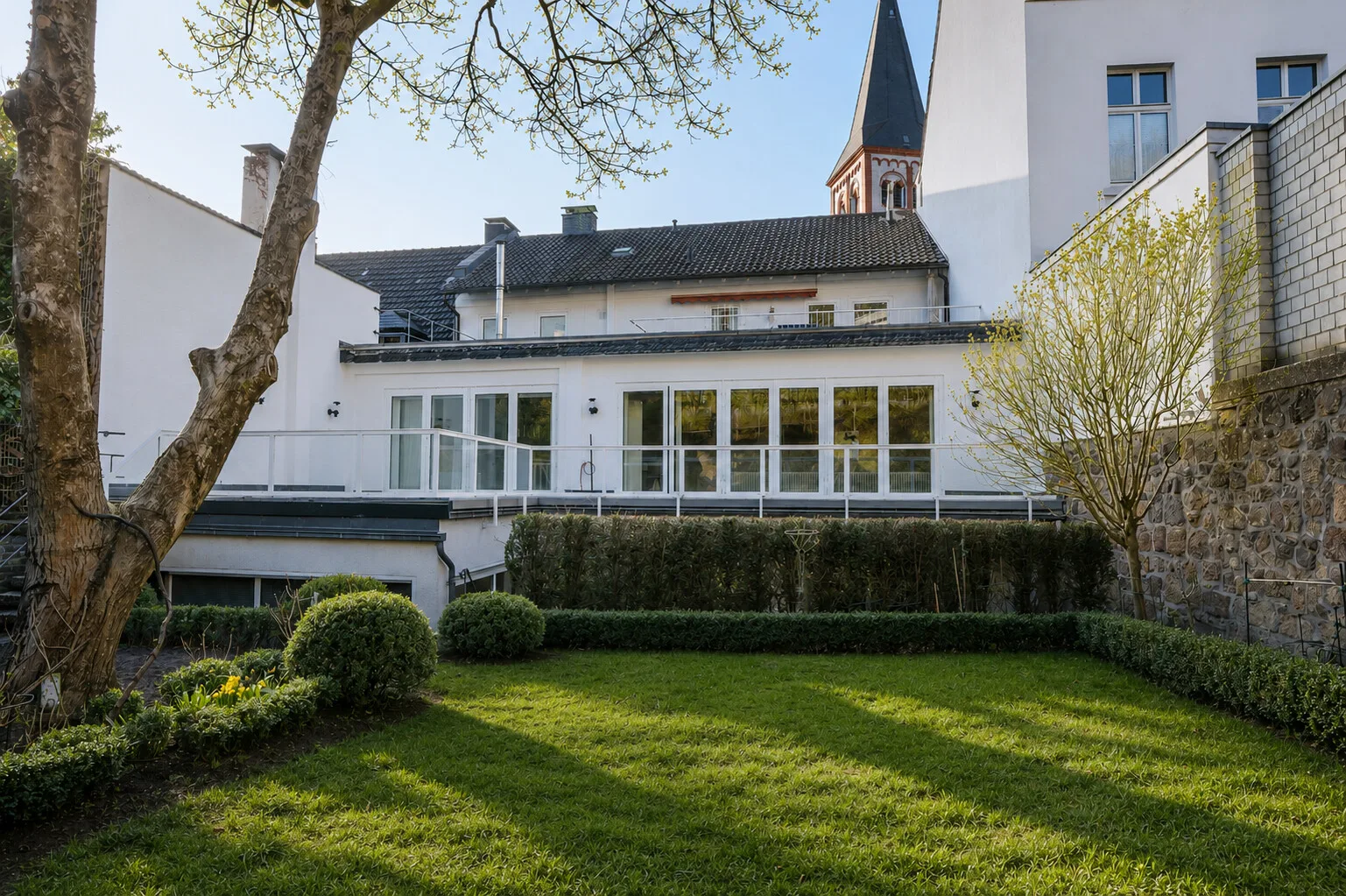 Direkt im Zentrum: 4-Zimmer-Wohnung mit großzügiger Terrasse und viel Wohnfläche