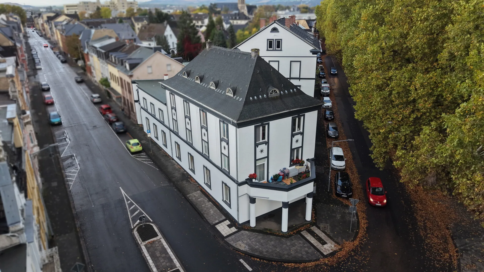 ***RESERVIERT***
2 vollvermietete Mehrfamilienhäuser mit 15 Wohneinheiten + Ausbaureserve in Stadtlage von Neuwied!