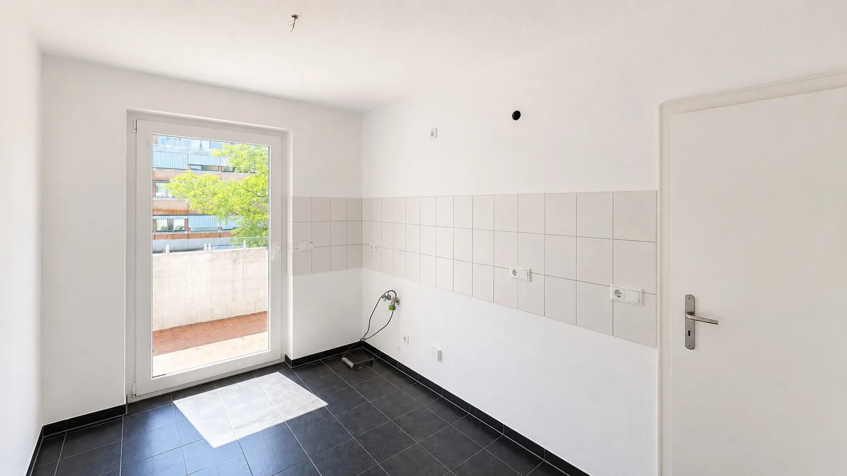 MODERNE 3-ZIMMERWOHNUNG MIT BALKON IM KREFELDER ZENTRUM ZU MIETEN! - Photo 1