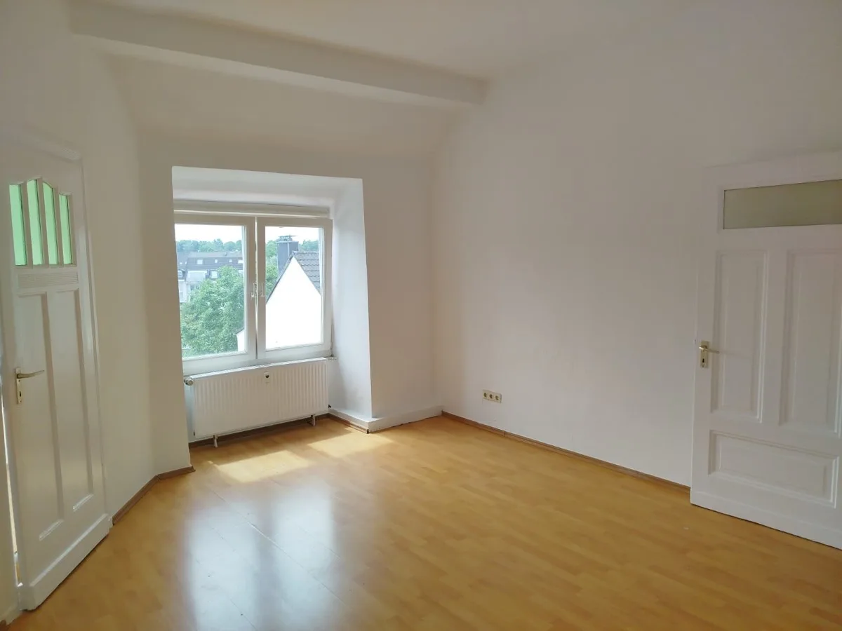 Heller Altbau mit Erker und viel Platz! - Foto 3