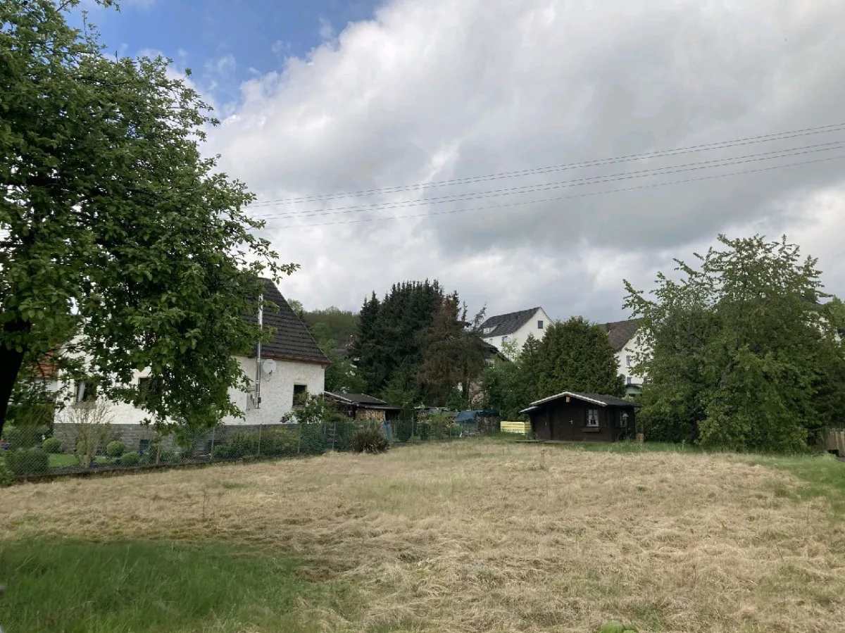 Großzügiges, ebenerdiges Erbpachtgrundstück in zentraler Lage von Windeck!