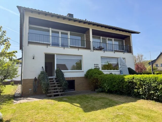 Doppelhaus, beide Hälften,nahe Hennef mit Fernblick, Gartenidylle & flexiblen Nutzungsmöglichkeiten