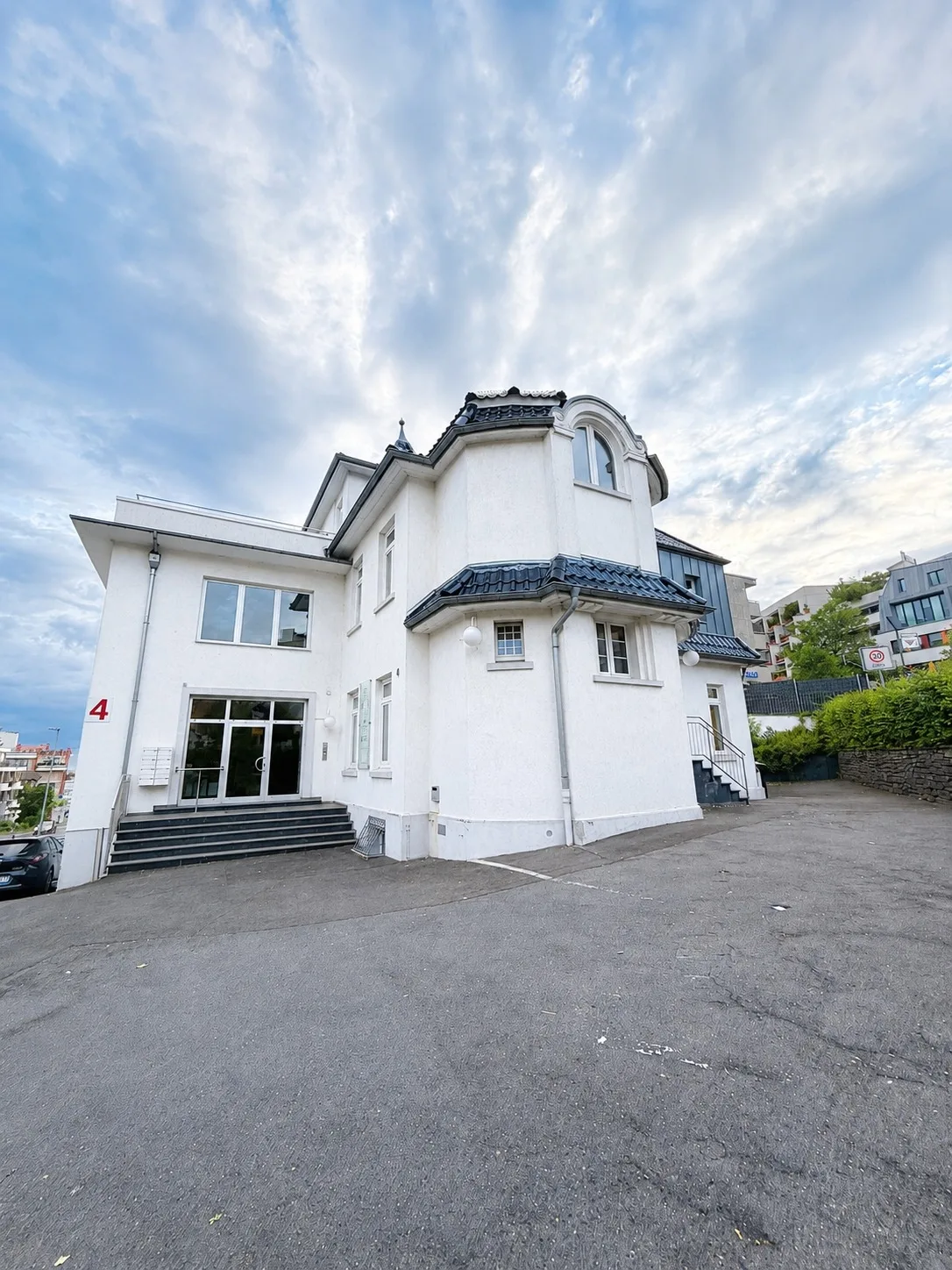 Exklusive Haus-in-Haus-Gewerberäume mit Dachterrasse und Stellplätzen