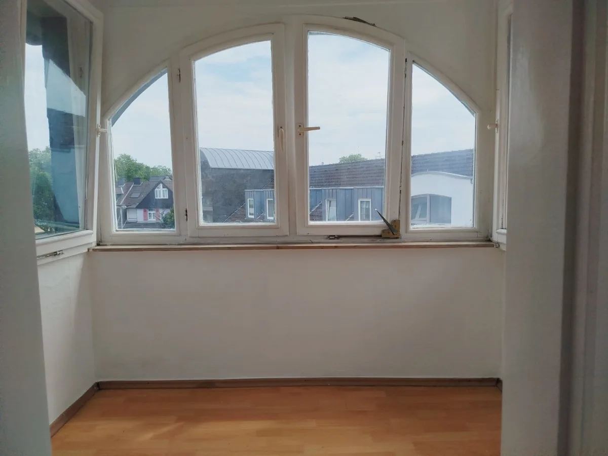 Heller Altbau mit Erker und viel Platz! - Foto 2