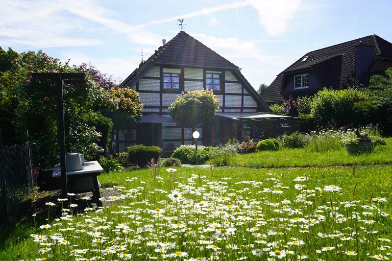 Einfamilienhaus im Fachwerkstil mit großer sonniger Gartenoase, in Leverkusen-Lützenkirchen!