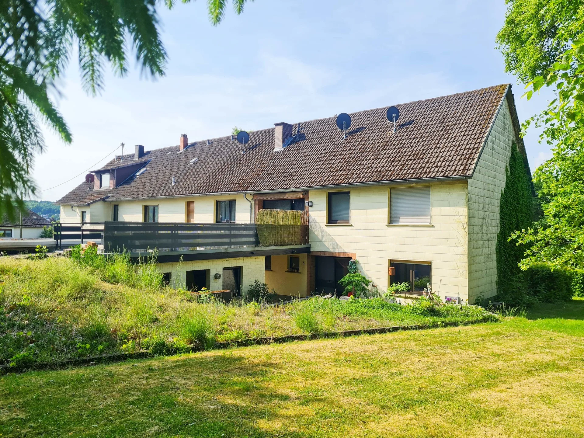 Vielseitig nutzbar - Mehrfamilienhaus mit über 3.000 m² Grundstück nähe Puderbach zu verkaufen!