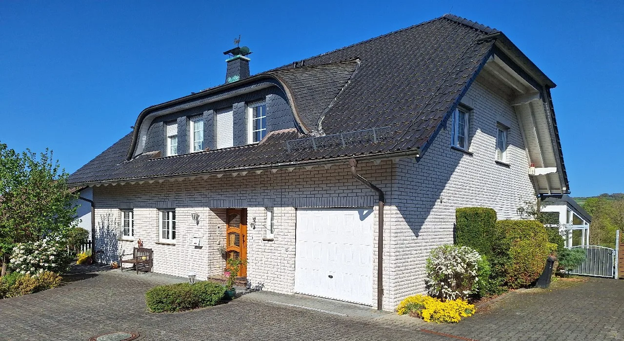 Exklusives Einfamilienhaus mit Weitblick, großzügigem Raumangebot und perfektem Zustand
