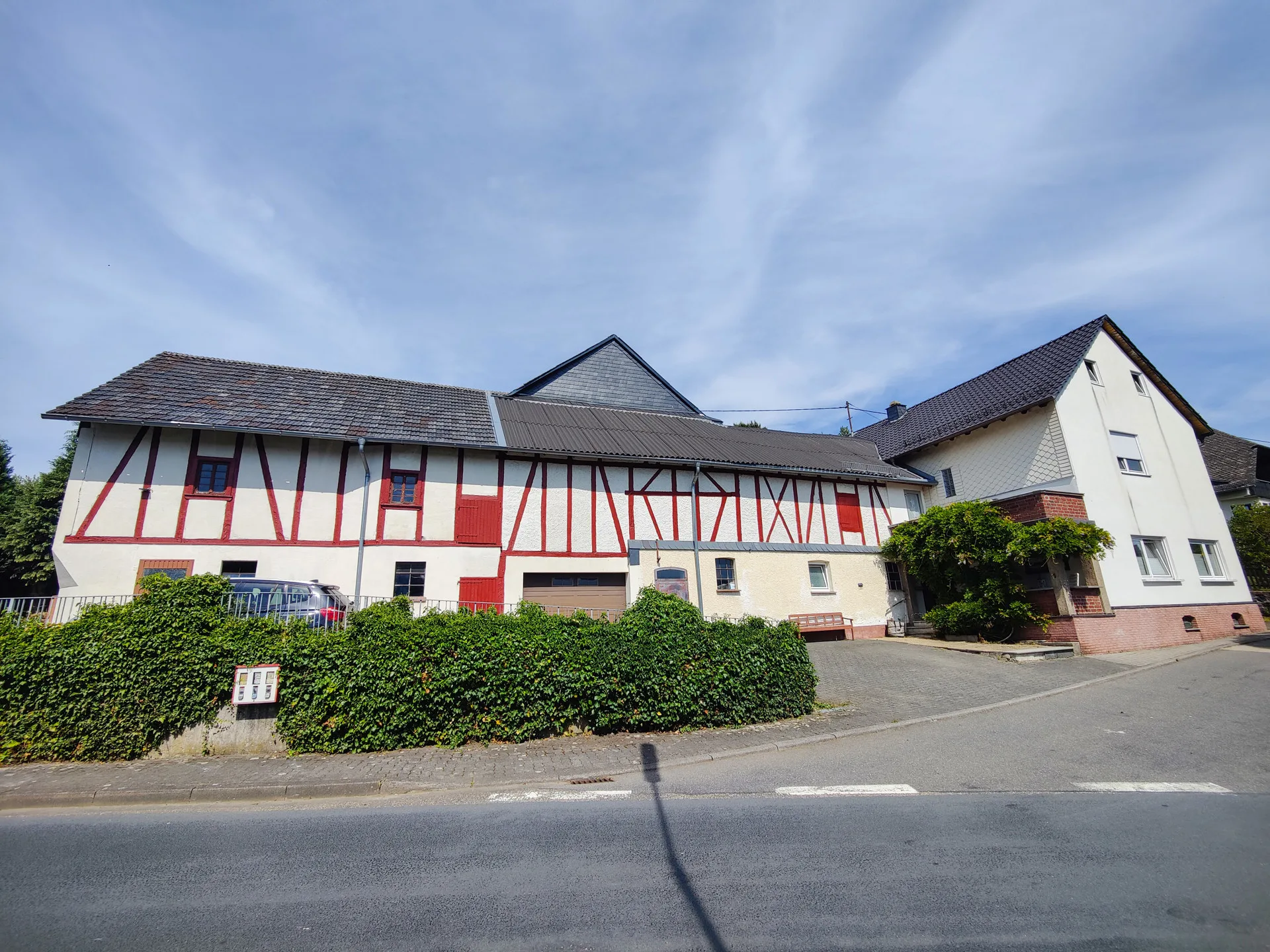 ***Reduziert***Landwirtschaftliches Anwesen mit Stall, Scheune und Paddock zur Pferdehaltung! Ca. 20.000 m² Weideland erwerbbar!