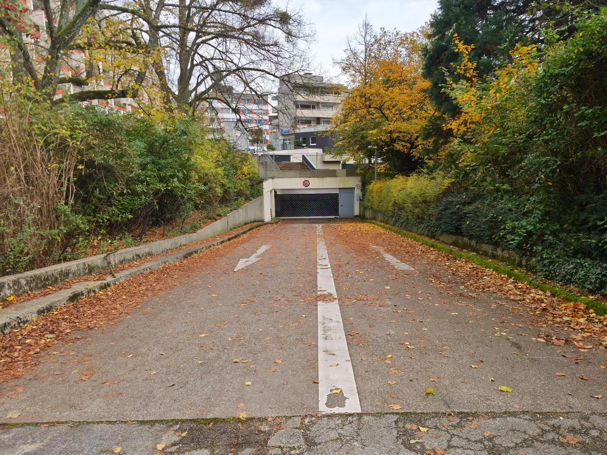 Tiefgaragenstellplatz in der City von GL-Bensberg