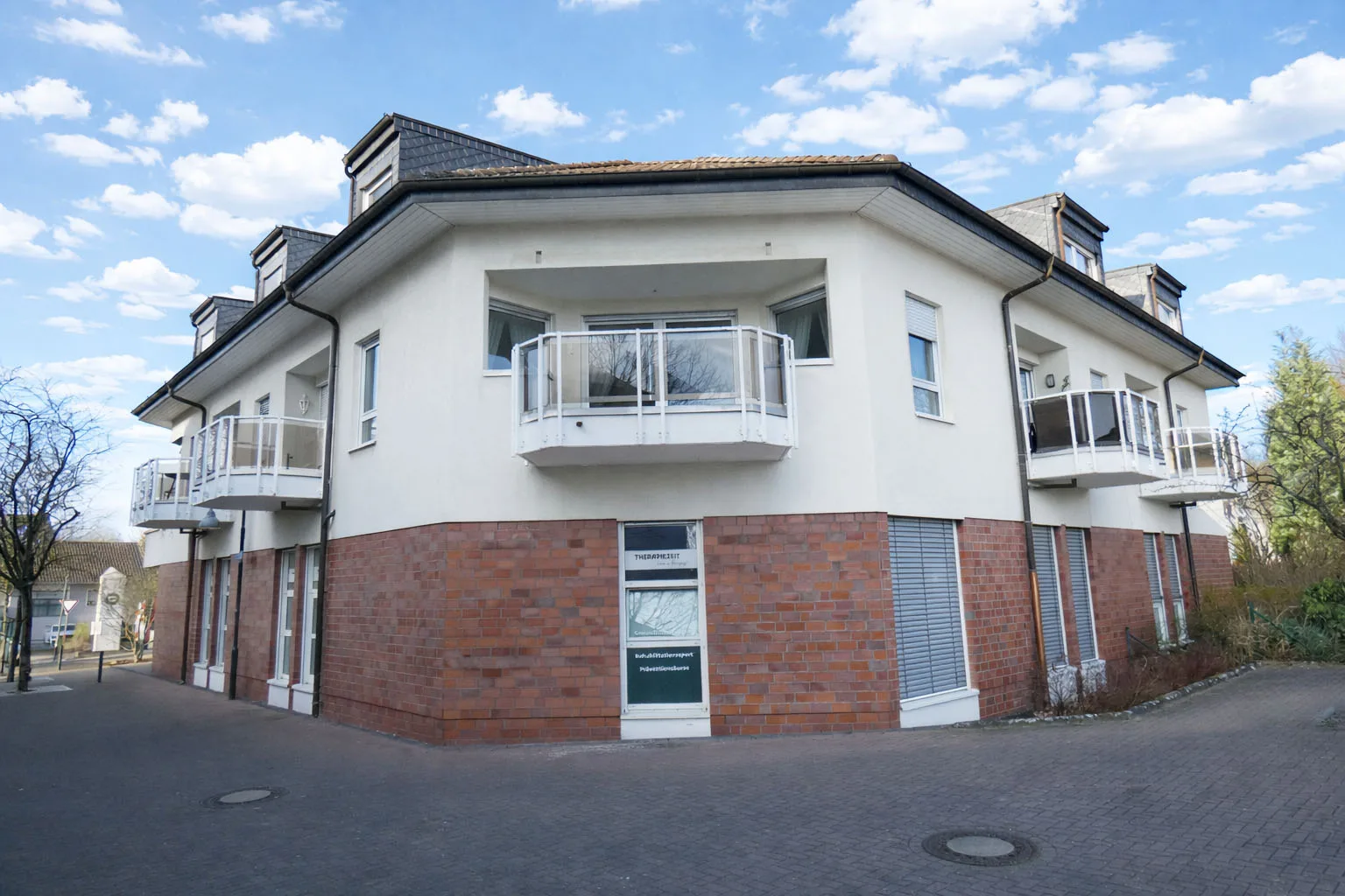 Helle 2-Zimmer-Maisonette-Wohnung mit besonderem Flair in gepflegtem Mehrfamilienhaus.