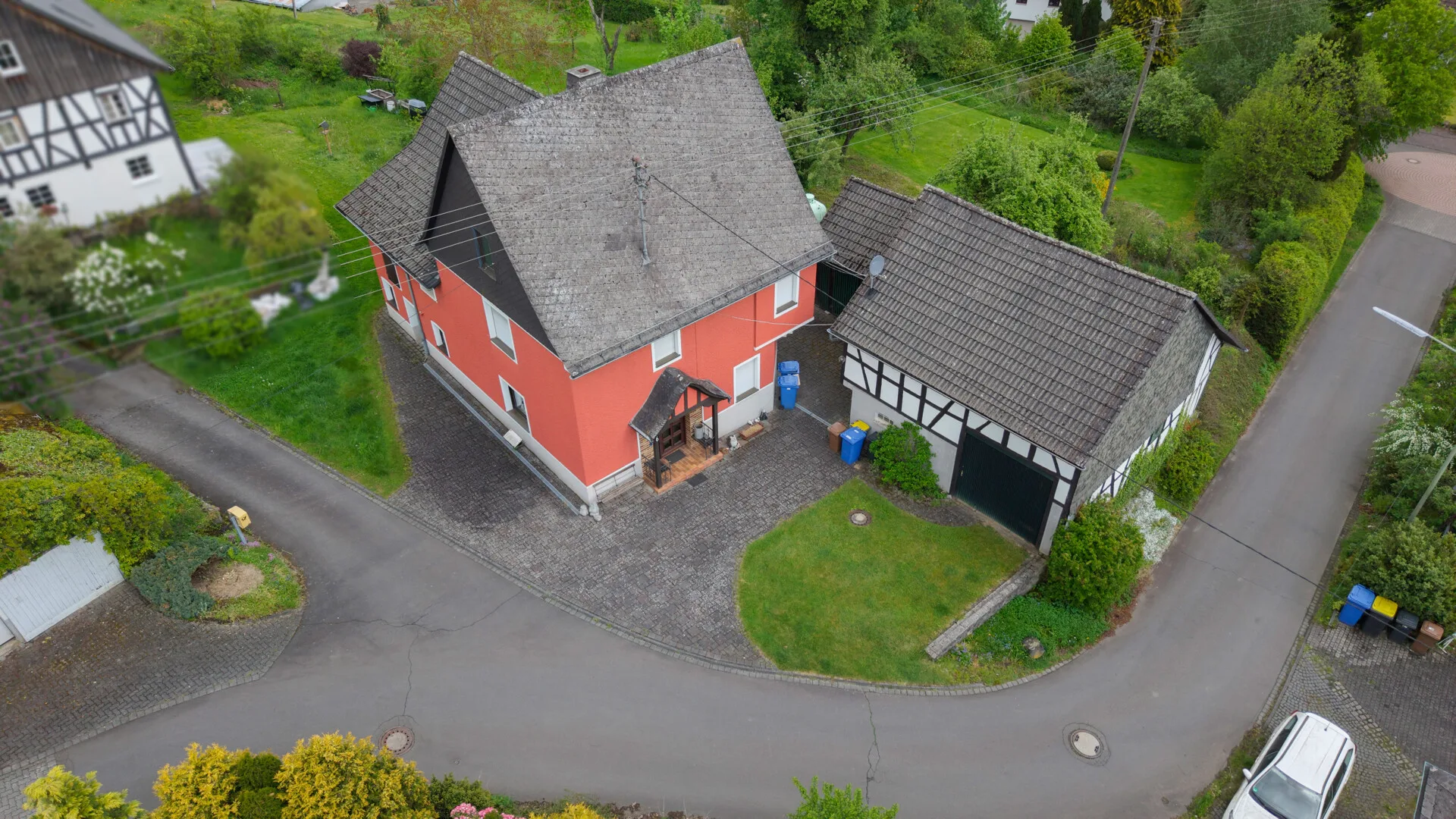 Gemütliches Zuhause mit Scheune, Garagen und idyllischem Garten!