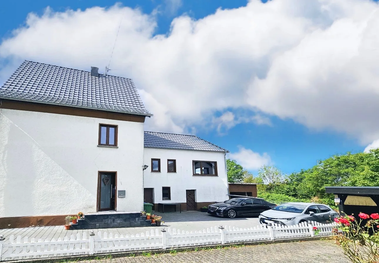 Hochwertig renov. Wohnhaus mit  Ausblick in Höhenlage, ca.3 Min. bis Linz + ca. 30 Min. bis Bonn