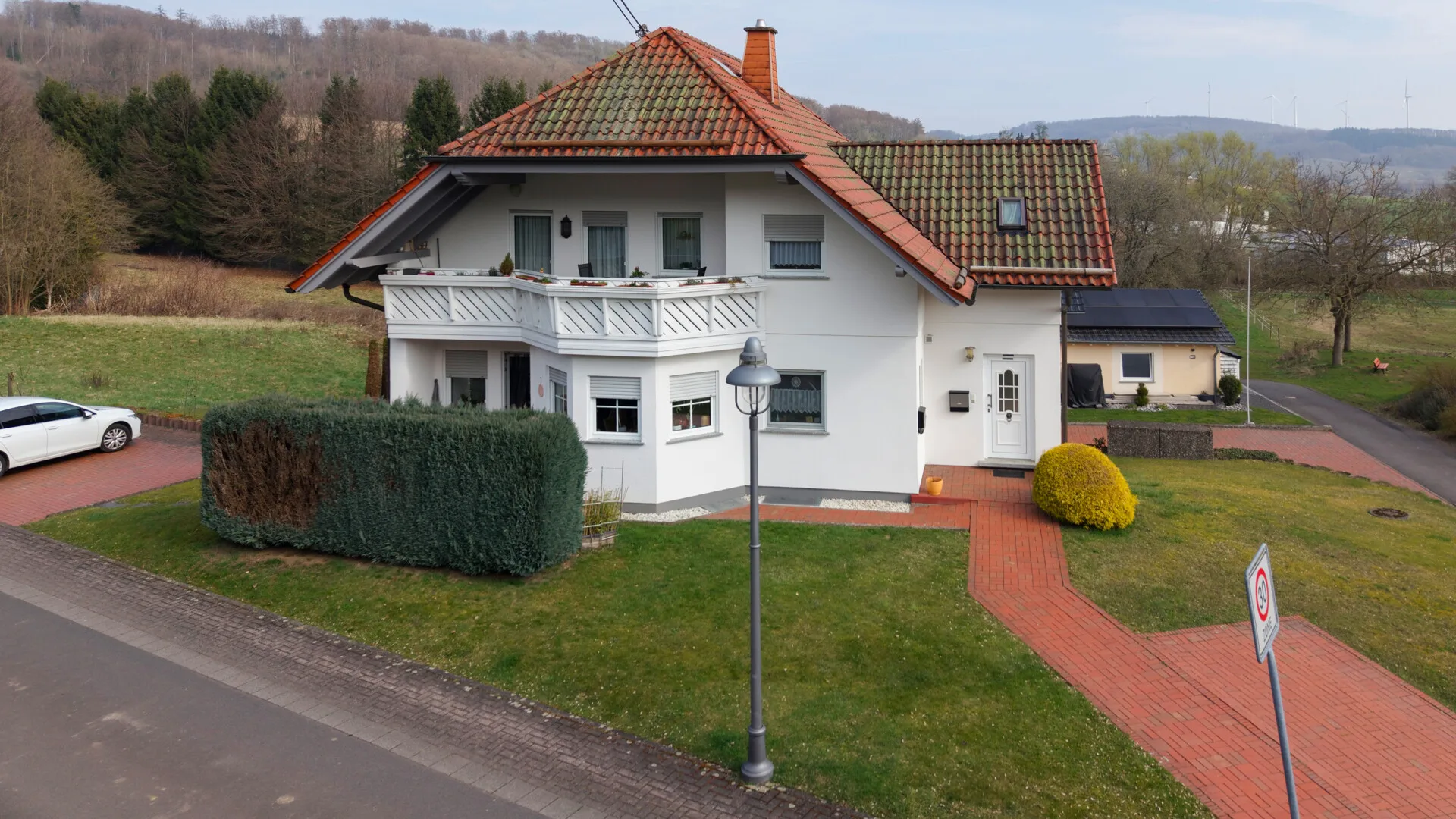 Gepflegtes, solides und vermietetes 3 Parteienhaus-Mehrfamilienhaus in ruhiger Lage bei Wallmerod!