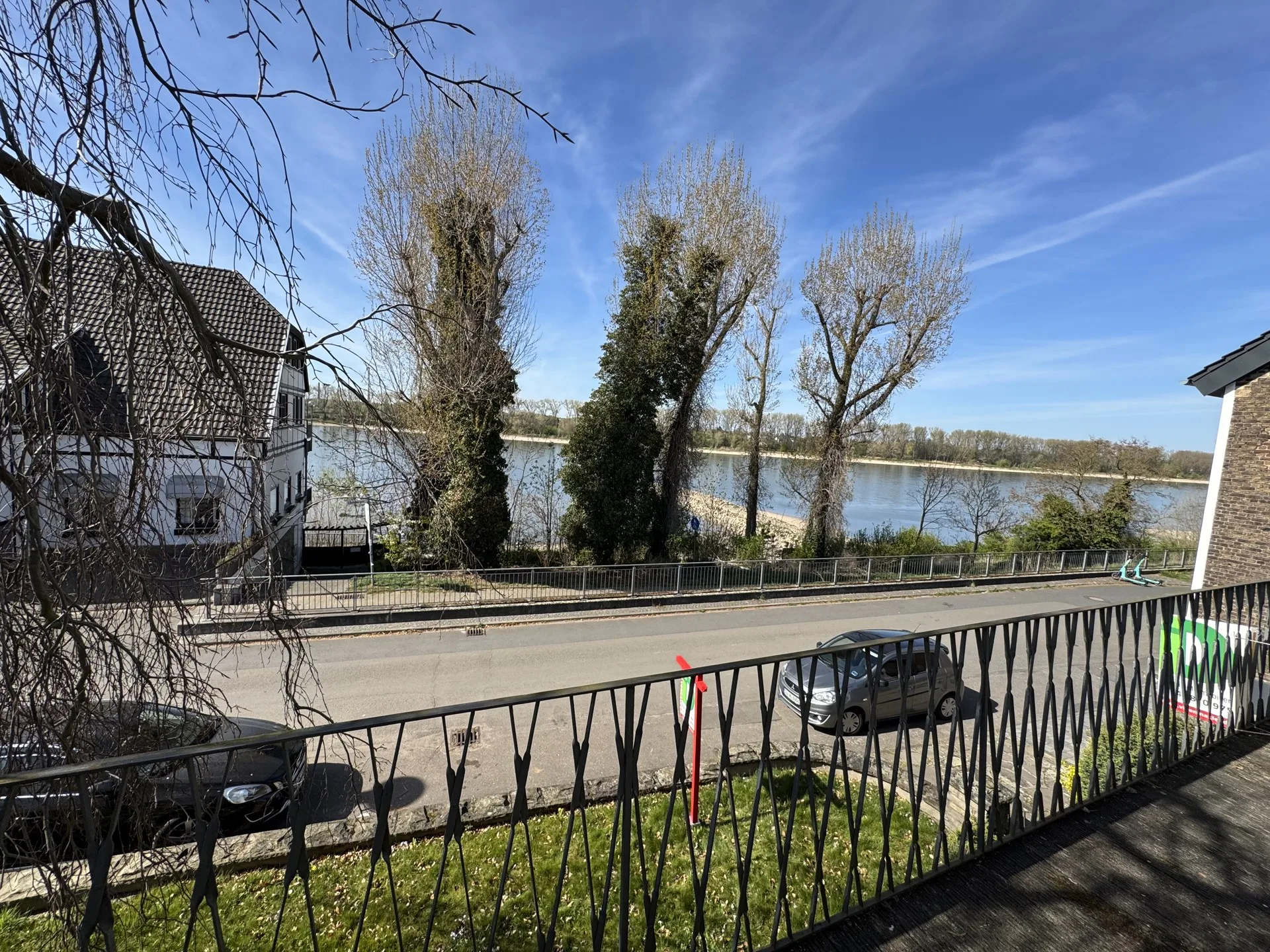 Rheinblick, Gartenidylle und  Entwicklungspotential