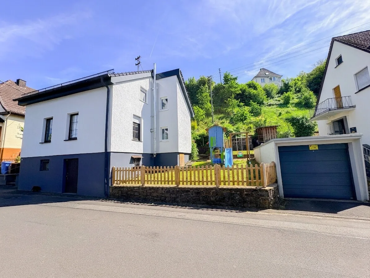 Modernisiertes Einfamilienhaus mit Garten und Garage in guter Zentrumslage!